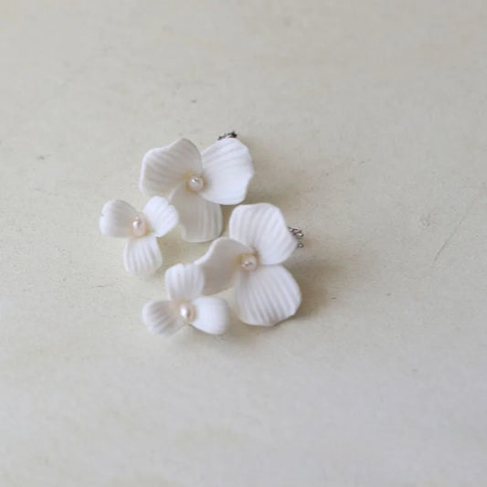 White Flowers Earrings