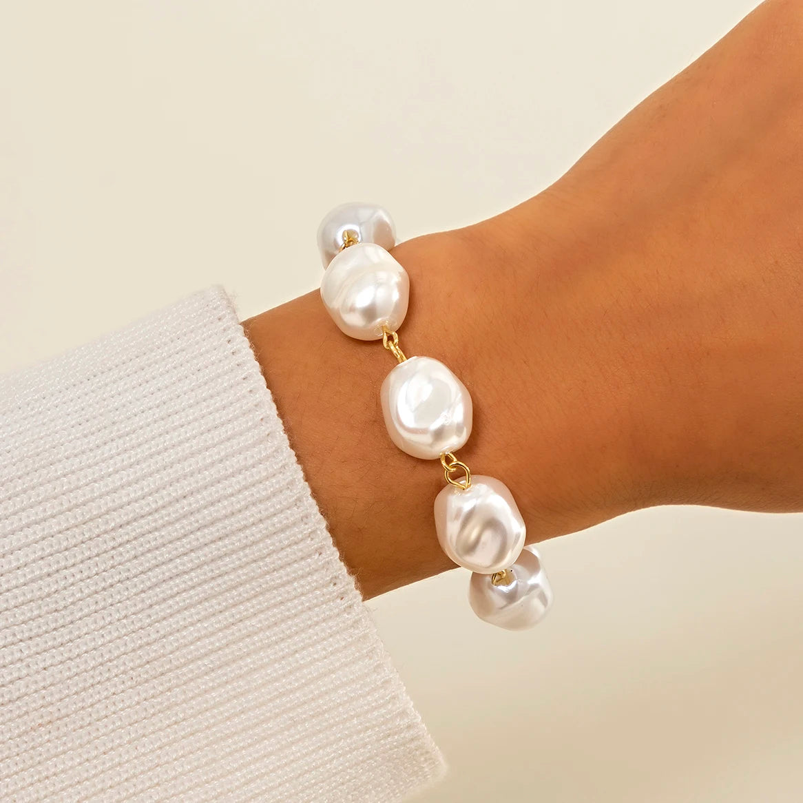 golden-elegance-pearl-bracelet